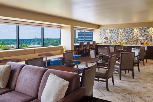 King Room Near Nativity Pilgrimage HOU 7 Luxury Bookings
