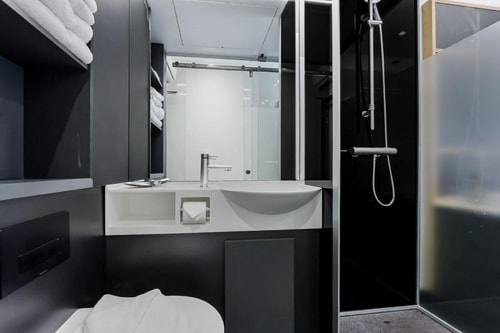Queen Room Near Victoria Embankment Gardens LON 6 Luxury Bookings