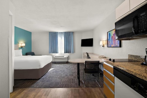 Standard Queen Room Near Sanlando Park ORL 1 Luxury Bookings