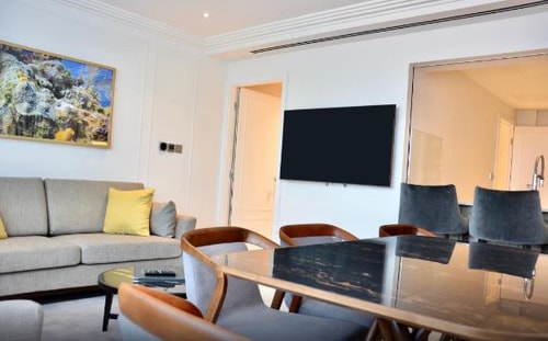 3 Bedroom Deluxe Apartment Near Barclays Bank LON 12 Luxury Bookings