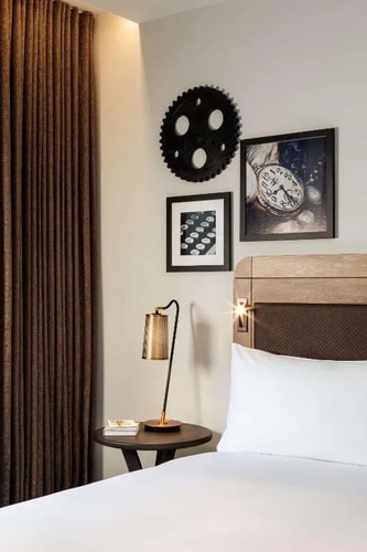 Deluxe King Room Near Victory Park LON 3 Luxury Bookings