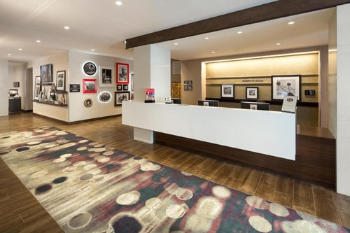 King Room Near Mercantile National Bank DAL 6 Luxury Bookings