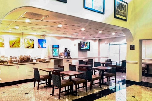 King Suite Near Camden Park Westchase HOU 7 Luxury Bookings