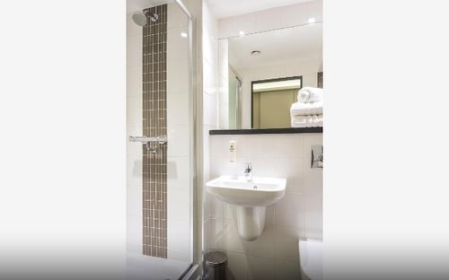 Double Room Near Meridian Movement LON 10 Luxury Bookings