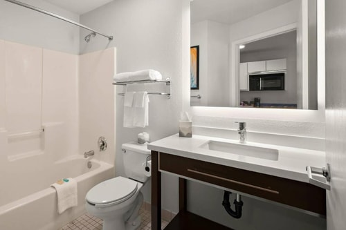 Standard Queen Room Near Sanlando Park ORL 4 Luxury Bookings