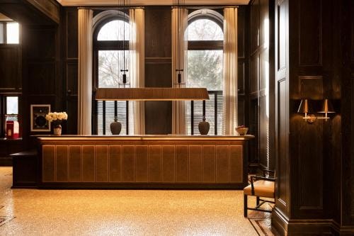 Queen Room Near Russell Court LON 9 Luxury Bookings