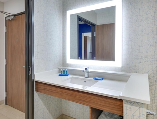 Standard Room Near Mary Kay Cosmetics Asrs DAL 4 Luxury Bookings