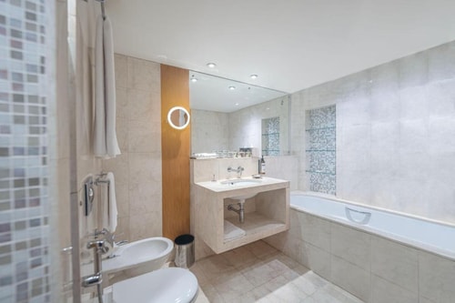 King Room Near Gold Souk 6 Luxury Bookings