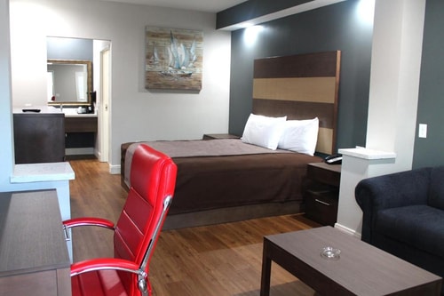 King Suite Near Collins Elementary School HOU 1 Luxury Bookings