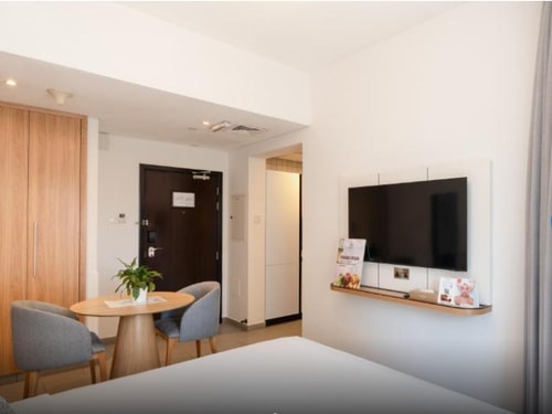 Executive Studio Apartment Near Metro Station 3 Luxury Bookings