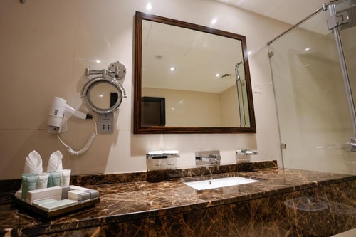 Superior Room Near To Abu Dhabi Pearls 3 Luxury Bookings