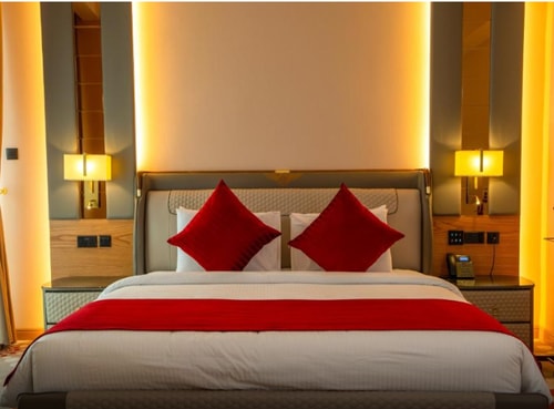 Standard King Or Twin Room Near Abu Hail Park 2 Luxury Bookings