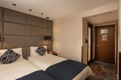 Deluxe Double Room Near Cleveland Square LON 1 Luxury Bookings
