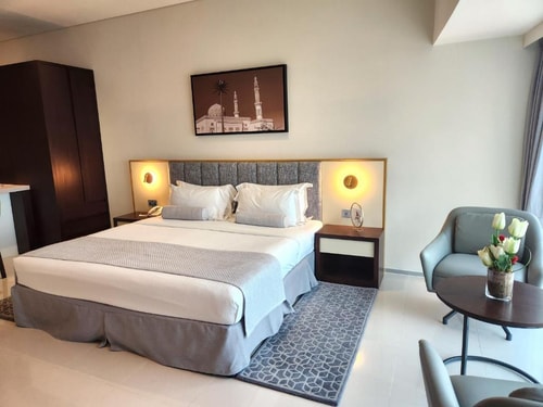 Premier Studio Apartment Near WTC Metro Station 1 Luxury Bookings