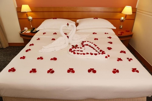 Premium King Room Near Port Saeed Park Dubai 3 Luxury Bookings