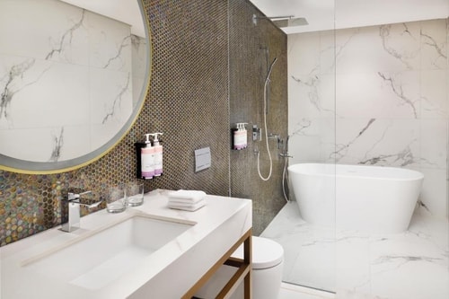 Premium King Room Near Jvt Community Park Dubai 4 Luxury Bookings