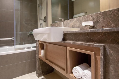 Deluxe Three Bedroom Apartment Near Al Rigga Metro 8 Luxury Bookings