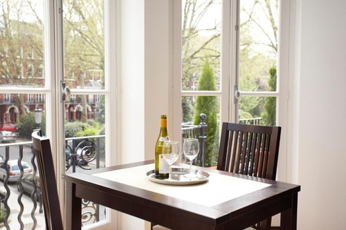 Standard Studio Near Cosmo Nannies LON 14 Luxury Bookings