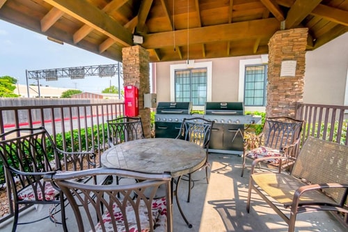 Queen Studio Suite Near Thorne Stadium HOU 14 Luxury Bookings
