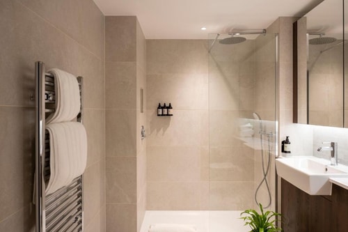 One Bedroom Apartment Near Pinnacle Park LON 6 Luxury Bookings