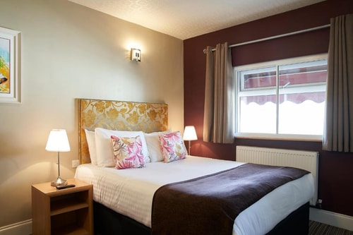 Classic Double Room Near South Park Gardens LON 1 Luxury Bookings