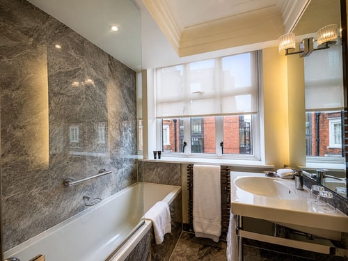 Classic Double Near Walton Estates LON 4 Luxury Bookings