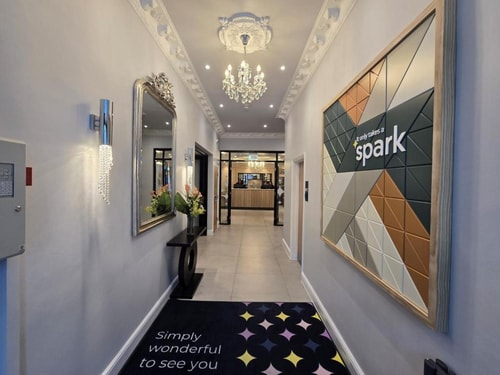Queen Room Near The Chiswick Cinema LON 8 Luxury Bookings