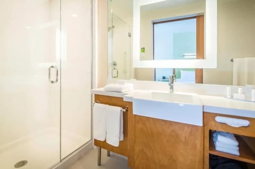 King Studio Near Collins Elementary School HOU 4 Luxury Bookings