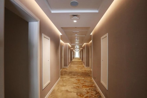 Standard Queen Or Twin Room Near Etisalat Academy 11 Luxury Bookings