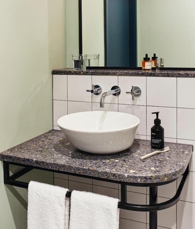 Queen Room Near Bush Theatre LON 2 Luxury Bookings