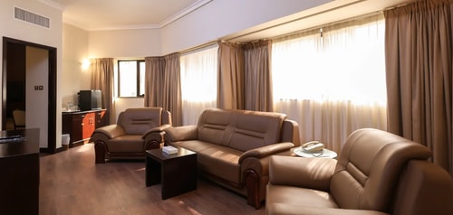 Deluxe Suite Near By Deira Clocktower 4 Luxury Bookings