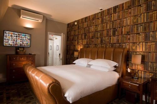 Classic Double Room Near Sunken Garden LON Luxury Bookings
