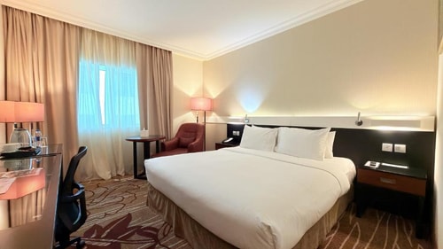 Executive King Or Twin Room Near Al Ghurrair Mall 2 Luxury Bookings