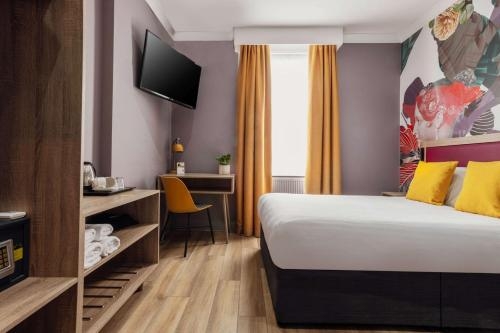 Double Or Twin Room Near Victoria Theatre LON Luxury Bookings