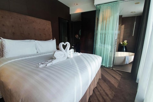 Junior King Suite Near Dubai Customs Luxury Bookings