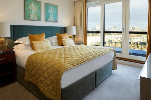 Superior 3 Bedroom Apartment Near Gloucester LON 3 Luxury Bookings