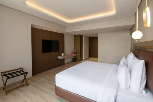 Premium King Suite Near Jvt Community Park Dubai 2 Luxury Bookings