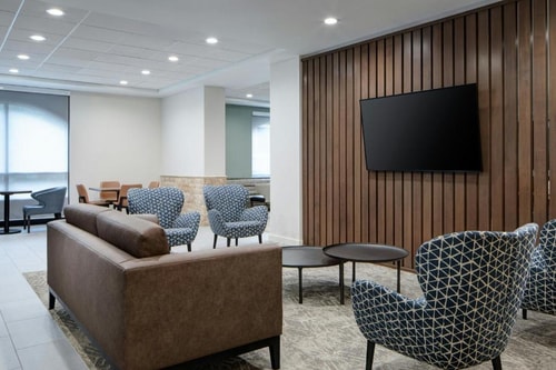 King Suite Near The Dallas World Aquarium DAL 12 Luxury Bookings