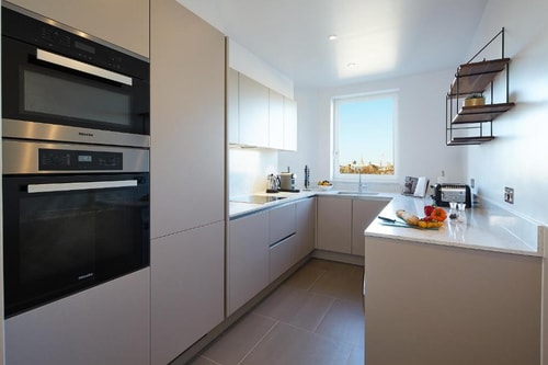 Superior 3 Bedroom Apartment Near Gloucester LON 8 Luxury Bookings