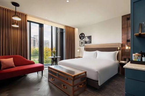 Deluxe King Room Near Victory Park LON Luxury Bookings