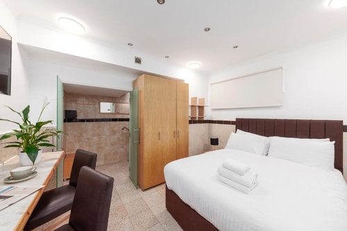 Deluxe Apartment Near Sobell Leisure Centre LON 1 Luxury Bookings