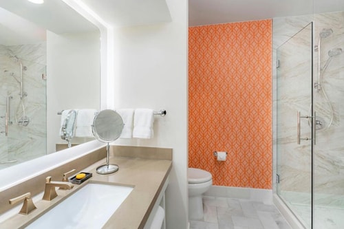 King Or Twin Guest Room Near Panera Bread MIA 5 Luxury Bookings