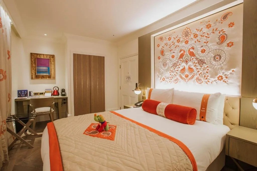 Cozy Classroom Near Potters Fields Park LON Luxury Bookings