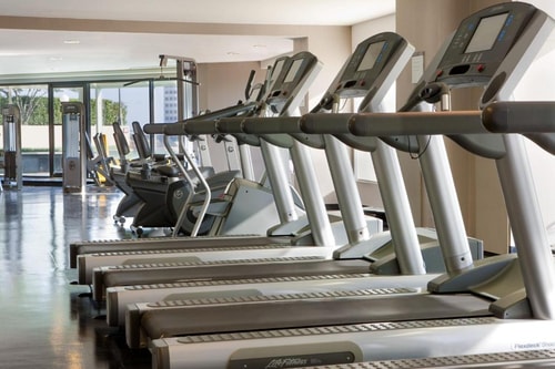 King Room Near AFS Premier Fitness DAL 13 Luxury Bookings
