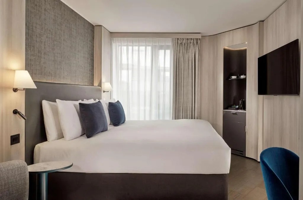 Superior Queen Room Near Virgin Active LON Luxury Bookings