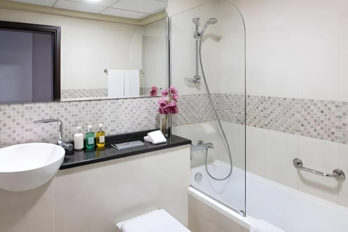 Executive Studio Near Internet Metro Station 6 Luxury Bookings