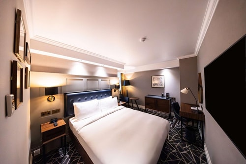 Cosy Atrium Room Near Our Lady Of Victories LON Luxury Bookings