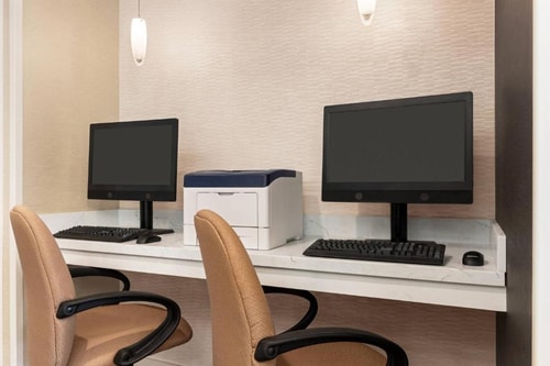 King Studio Suite Near Willowbrook WWTP HOU 12 Luxury Bookings