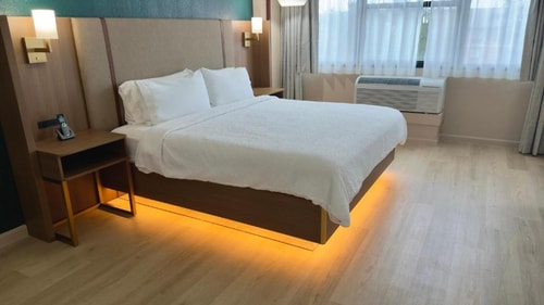 Standard King Room Near NRG Stadium HOU Luxury Bookings