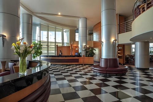 Deluxe King Room Near Port Saeed Plaza Dubai 5 Luxury Bookings